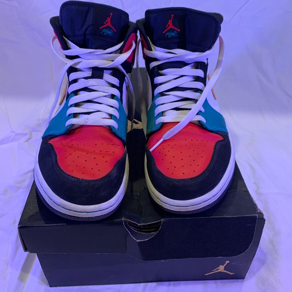 Nike Jordan 1 Mid - Picture 3 of 4